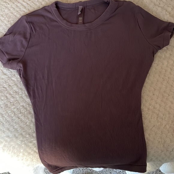 COPY - SKIMS Soft Lounge Baby Tee S in Plum EUC. This cute shirt was a little t… - Picture 2 of 4